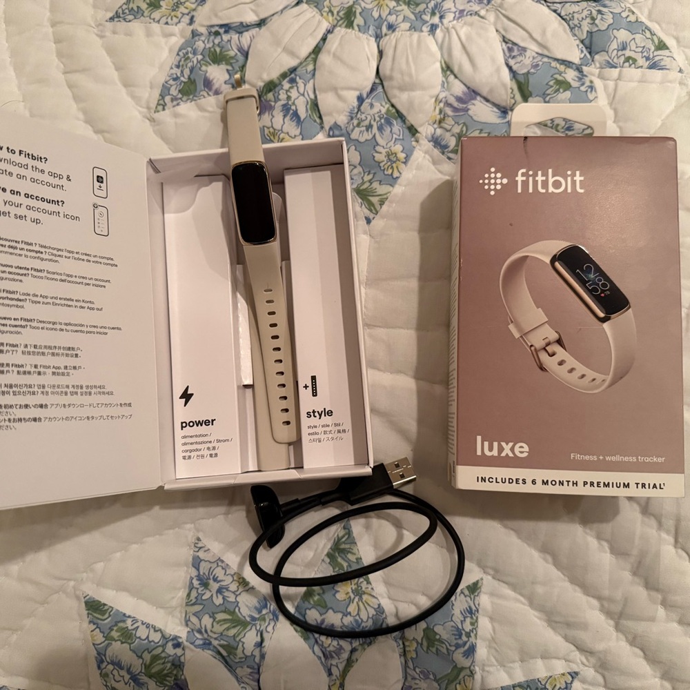 Fitbit Luxe Fitness Tracker in Cream